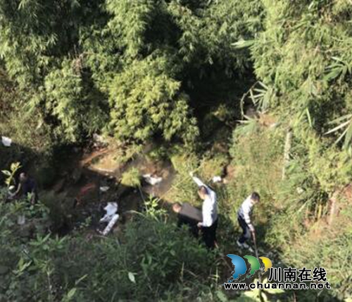 合江县国土局：清理白色垃圾&nbsp;共建美好家园
