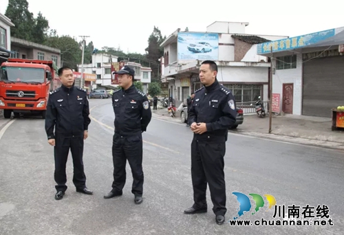 罗庆华调研古蔺县农村道路交通安全管理工作(图1) 罗庆华调研古蔺县农村道路交通安全管理工作(图1)