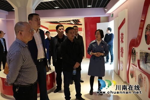 省司法厅副巡视员刘磊一行到龙祥社区检查指导依法治理工作(图2) 省司法厅副巡视员刘磊一行到龙祥社区检查指导依法治理工作(图2)