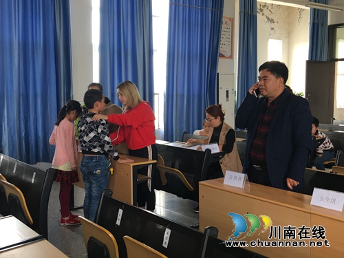 宜宾罗龙实验小学食品安全事故应急演练(图3) 宜宾罗龙实验小学食品安全事故应急演练(图3)