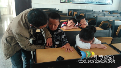 宜宾罗龙实验小学食品安全事故应急演练(图9) 宜宾罗龙实验小学食品安全事故应急演练(图9)