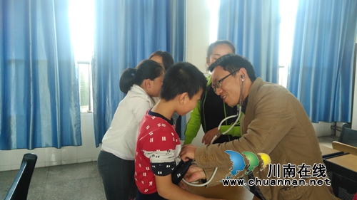 宜宾罗龙实验小学食品安全事故应急演练(图7) 宜宾罗龙实验小学食品安全事故应急演练(图7)
