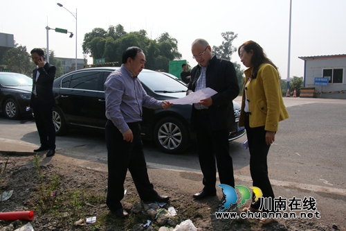 张文杰到泸县潮河镇督察龙城大道与高速连接线建设工作(图1) 张文杰到泸县潮河镇督察龙城大道与高速连接线建设工作(图1)