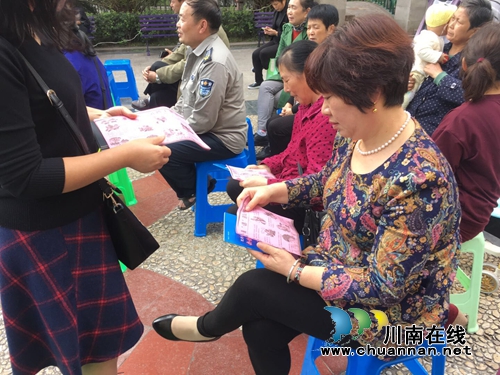 龙马潭莲花池街道开展“119消防宣传日”活动(图1) 龙马潭莲花池街道开展“119消防宣传日”活动(图1)