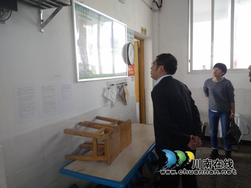 合江县副县长刘伟宏到望龙镇检查学校食堂食品安全(图1) 合江县副县长刘伟宏到望龙镇检查学校食堂食品安全(图1)