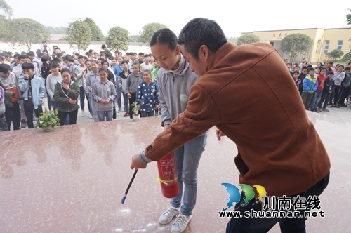 纳溪区天仙镇学校开展消防安全演练活动