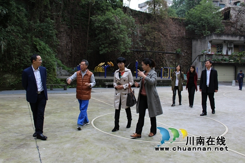 自贡市纪委常委一行莅临泸州麻柳湾社区考察创文工作
