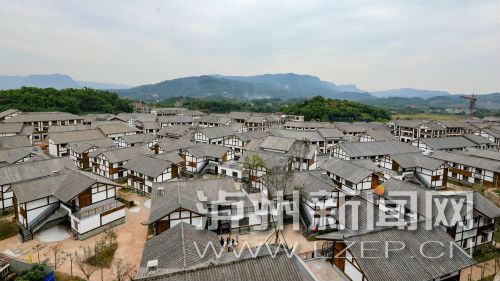 合江64户建档立卡贫困户昨日"拎包入住"新家(图4) 合江64户建档立卡贫困户昨日"拎包入住"新家(图4)