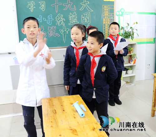 泸州十八中创新学习形式,让十九大精神入脑入心(图1) 泸州十八中创新学习形式,让十九大精神入脑入心(图1)