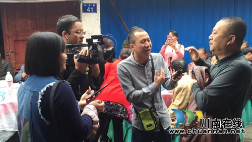 泸州龙马潭区下大街社区:凝聚和谐温情的坝坝宴(图8) 泸州龙马潭区下大街社区:凝聚和谐温情的坝坝宴(图8)