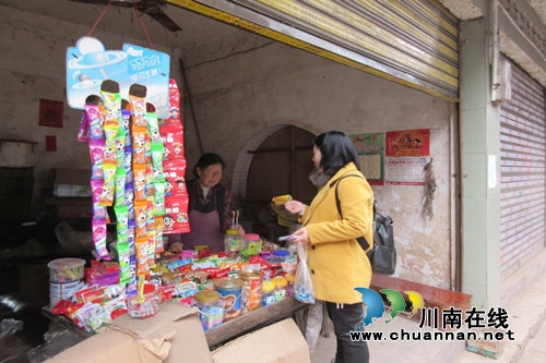 合江县真龙镇开展校园周边“廉价食品”专项整治工作(图1) 合江县真龙镇开展校园周边“廉价食品”专项整治工作(图1)