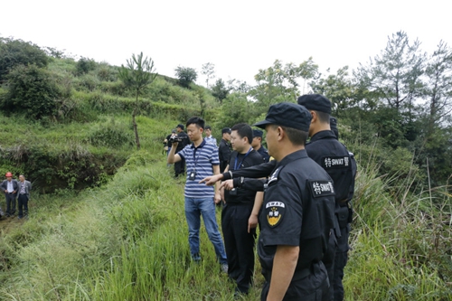 自贡：预谋抢金店&nbsp;警方20小时抓“蒙面劫匪”(图2)