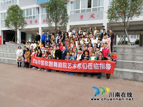 叙永：高雅艺术进校园&nbsp;文化扶贫促成长(图1)