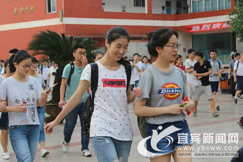 宜宾市力争明年实现公办高中免学费教育