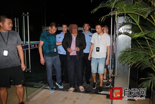 男子杀人徒步逃亡两千公里 六年后被押回自贡(图1) 男子杀人徒步逃亡两千公里 六年后被押回自贡(图1)