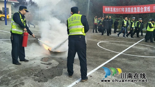 叙永交警参加消防应急演练 提升消防安全防护意识(图1) 叙永交警参加消防应急演练 提升消防安全防护意识(图1)