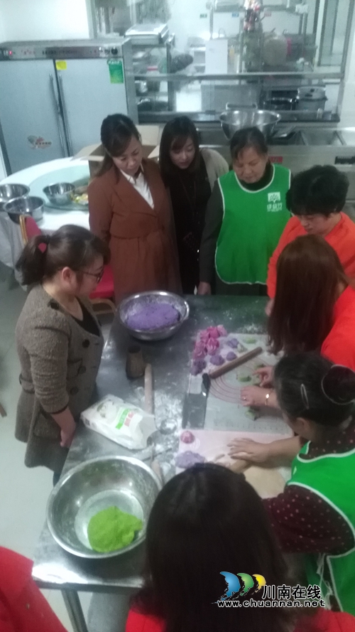 大山坪三道桥社区：制花式面点&nbsp;传中华美食(图2)