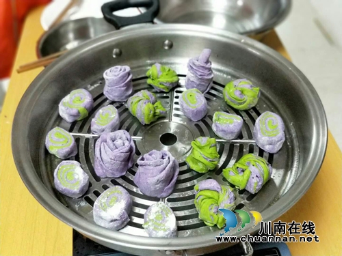 大山坪三道桥社区：制花式面点&nbsp;传中华美食(图3)