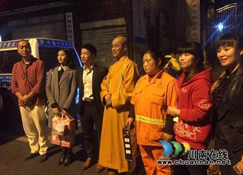 泸州爱心企业发起关爱环卫工“夜间慰问”行动(图1)