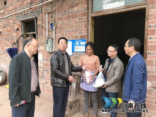 纳溪区人民医院助贫困户发展家畜脱贫