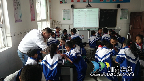 叙永县水尾镇中心小学校开展2017年秋镇级教研活动(图3) 叙永县水尾镇中心小学校开展2017年秋镇级教研活动(图3)