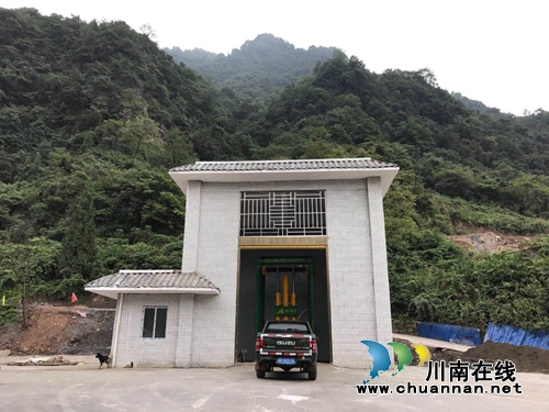 古蔺县乡镇垃圾压缩中转站投入试运行