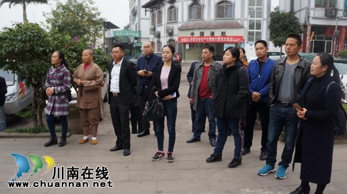 泸县立石镇组织人大代表、政协委员开展视察活动(图1) 泸县立石镇组织人大代表、政协委员开展视察活动(图1)