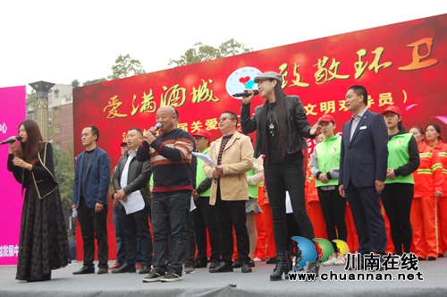 橘色大爱!泸州举办关爱环卫工人公益慈善晚会(图7) 橘色大爱!泸州举办关爱环卫工人公益慈善晚会(图7)