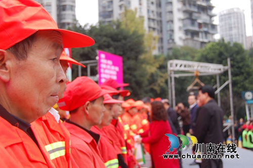 橘色大爱!泸州举办关爱环卫工人公益慈善晚会(图11) 橘色大爱!泸州举办关爱环卫工人公益慈善晚会(图11)