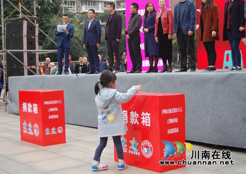 橘色大爱!泸州举办关爱环卫工人公益慈善晚会(图18) 橘色大爱!泸州举办关爱环卫工人公益慈善晚会(图18)