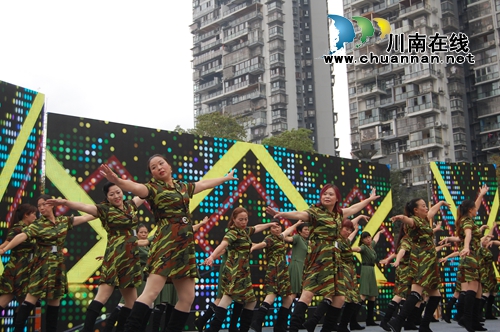 橘色大爱!泸州举办关爱环卫工人公益慈善晚会(图20) 橘色大爱!泸州举办关爱环卫工人公益慈善晚会(图20)