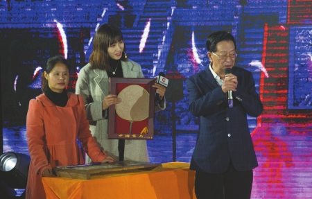 自贡举办首届国际盐产业博览会暨井盐文化节(图2) 自贡举办首届国际盐产业博览会暨井盐文化节(图2)