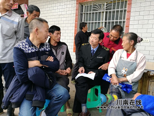 合江县食药监局：纪检干部走上“坝坝讲坛”