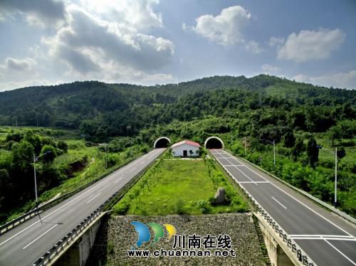 泸县龙贯山煤矿洞中现人体白骨 村民吓跑(图1) 泸县龙贯山煤矿洞中现人体白骨 村民吓跑(图1)