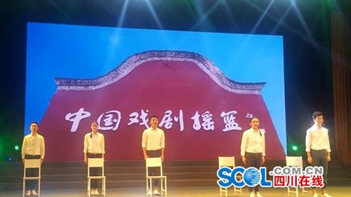 戏剧展演走进宜宾江安 线上线下好评如潮(图3) 戏剧展演走进宜宾江安 线上线下好评如潮(图3)
