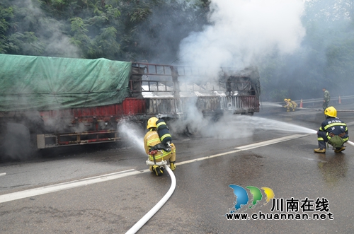 泸县：高速路上挂车起火&nbsp;应急救援扑灭