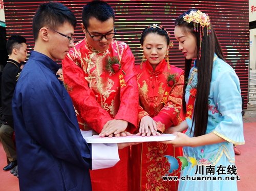 龙马潭:婚礼环节植入“四礼新风”倡节俭(图1) 龙马潭:婚礼环节植入“四礼新风”倡节俭(图1)