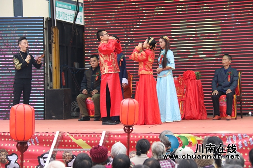 龙马潭:婚礼环节植入“四礼新风”倡节俭(图5) 龙马潭:婚礼环节植入“四礼新风”倡节俭(图5)