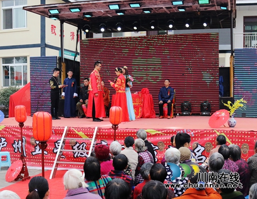 龙马潭:婚礼环节植入“四礼新风”倡节俭(图6) 龙马潭:婚礼环节植入“四礼新风”倡节俭(图6)