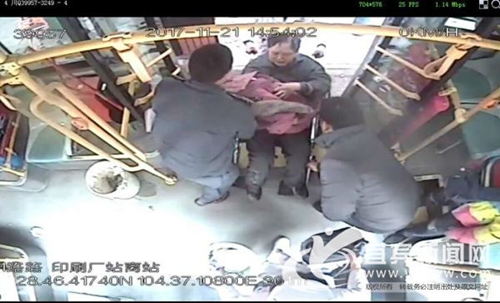 老人公交车上发病 宜宾司机改道直奔医院(图1) 老人公交车上发病 宜宾司机改道直奔医院(图1)