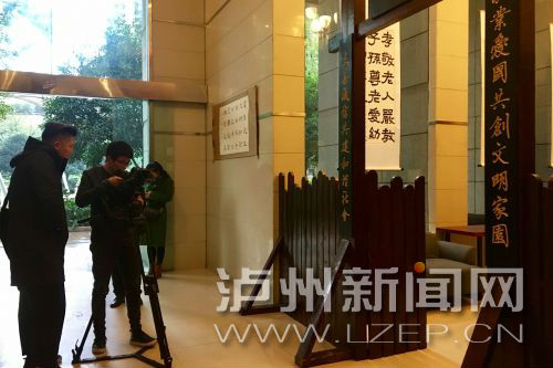 关注泸州创文 央视摄制组在江阳区钟鼓世家小区取景