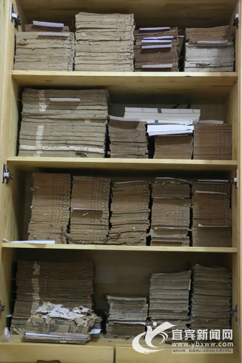 宜宾古籍修复师袁华琴:破损纹路也是艺术(图1) 宜宾古籍修复师袁华琴:破损纹路也是艺术(图1)