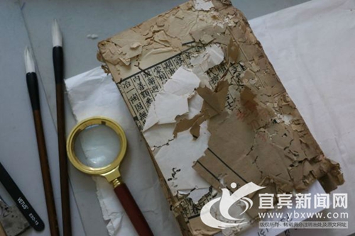 宜宾古籍修复师袁华琴:破损纹路也是艺术(图3) 宜宾古籍修复师袁华琴:破损纹路也是艺术(图3)