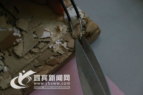 宜宾古籍修复师袁华琴:破损纹路也是艺术(图4) 宜宾古籍修复师袁华琴:破损纹路也是艺术(图4)