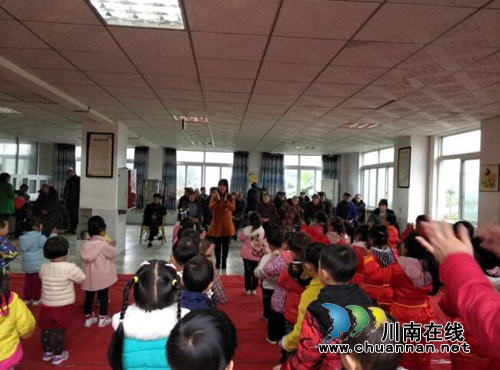 龙马潭特兴镇:让老人过一个不一样的感恩节(图2) 龙马潭特兴镇:让老人过一个不一样的感恩节(图2)