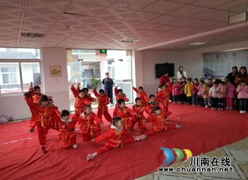 龙马潭特兴镇:让老人过一个不一样的感恩节(图3) 龙马潭特兴镇:让老人过一个不一样的感恩节(图3)