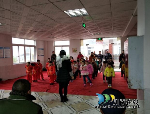 龙马潭特兴镇:让老人过一个不一样的感恩节(图4) 龙马潭特兴镇:让老人过一个不一样的感恩节(图4)