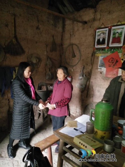 龙马潭区特兴镇开展“四对一”走访慰问计生特殊家庭活动