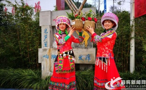 打糍粑扭扁担&nbsp;宜宾珙县上万苗汉同胞欢度苗年(图2)
