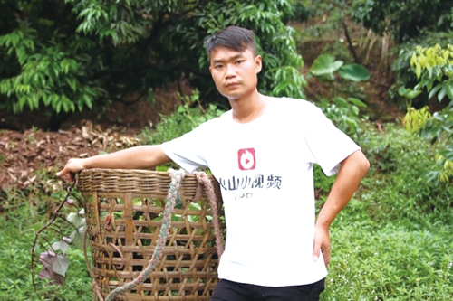 泸州:农民小哥直播乡村生活 新颖模式助力创业之路(图3) 泸州:农民小哥直播乡村生活 新颖模式助力创业之路(图3)